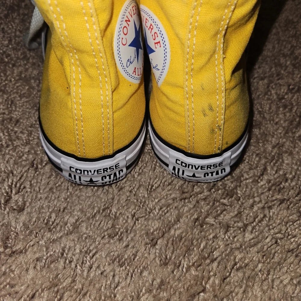 Womens Classic Yellow High-Top Converse - Picture 4 of 4